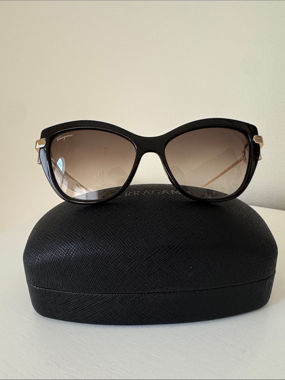 1 Salvatore Ferragamo Cat-Eye Sunglasses in Brown with Gold Hardware NWT - Picture 5 of 10